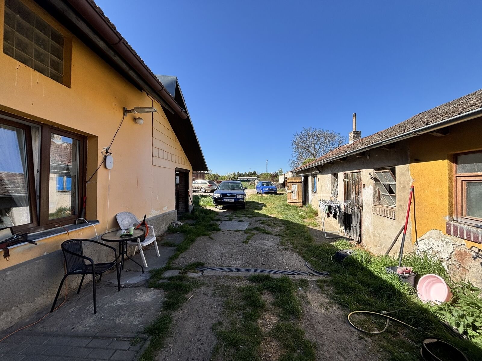 Prodej rodinného domu se 3 bytovými jednotkami a stavebním pozemkem, Chotusice