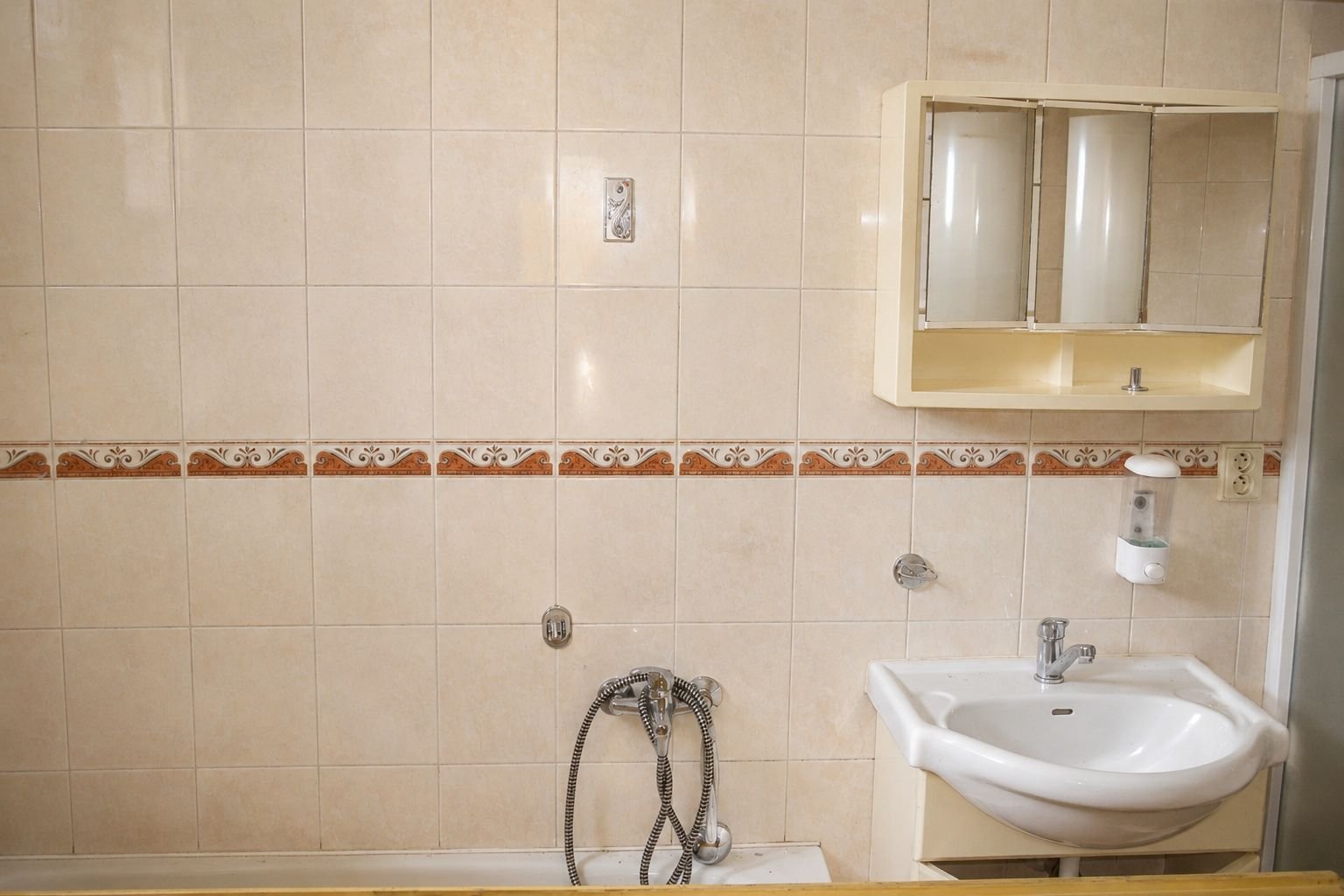 Prodej rodinného domu 7+2 s pozemkem 1 395 m², Halenkov
