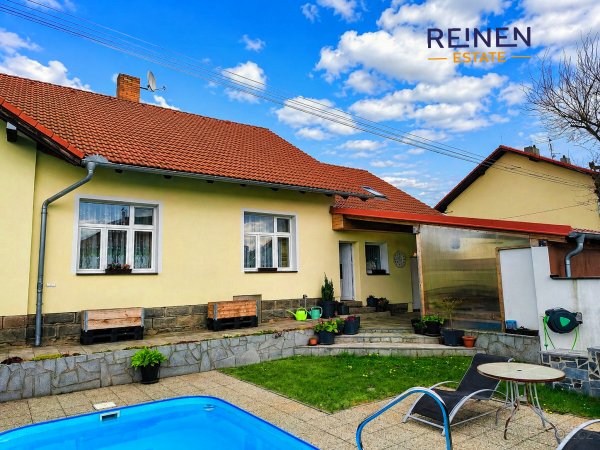 Rodinný dům 3+1 po kompletní rekonstrukci, bazén, pergola s venkovní kuchyní, Blatná