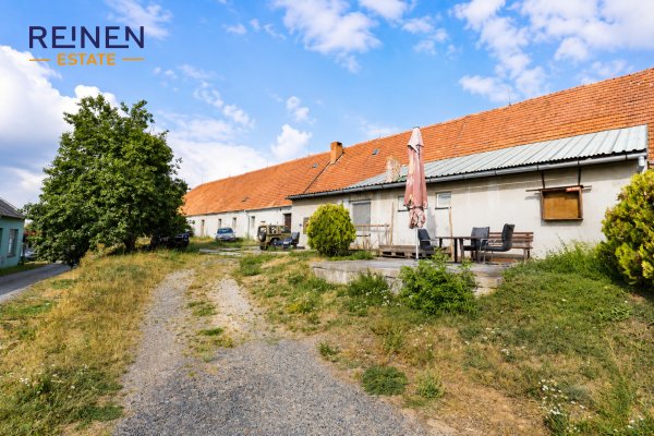 Pronájem statku se stájemi a ubytováním 1+1 – Koněšín